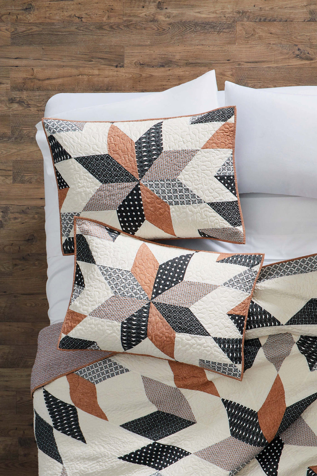 Better Homes & Gardens Starburst Patchwork Cotton Quilt, Off-White, Full/Queen, All Ages