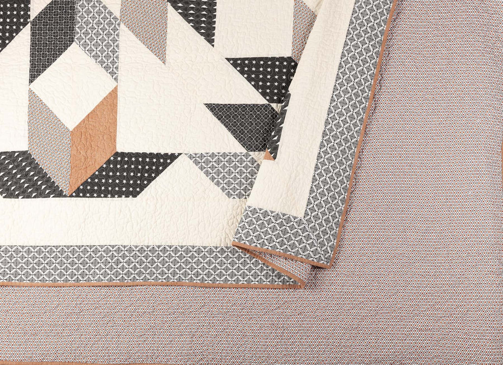 Better Homes & Gardens Starburst Patchwork Cotton Quilt, Off-White, Full/Queen, All Ages