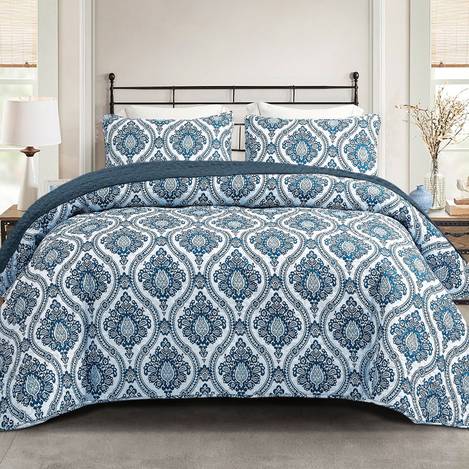 Exclusivo Mezcla Microfiber King Size Quilt Set, 3 Pieces Lightweight Bedspreads/ Coverlet/ Bedding Set with 2 Pillow Shams, Gradient Floral Pattern, (96"x 104", Navy)