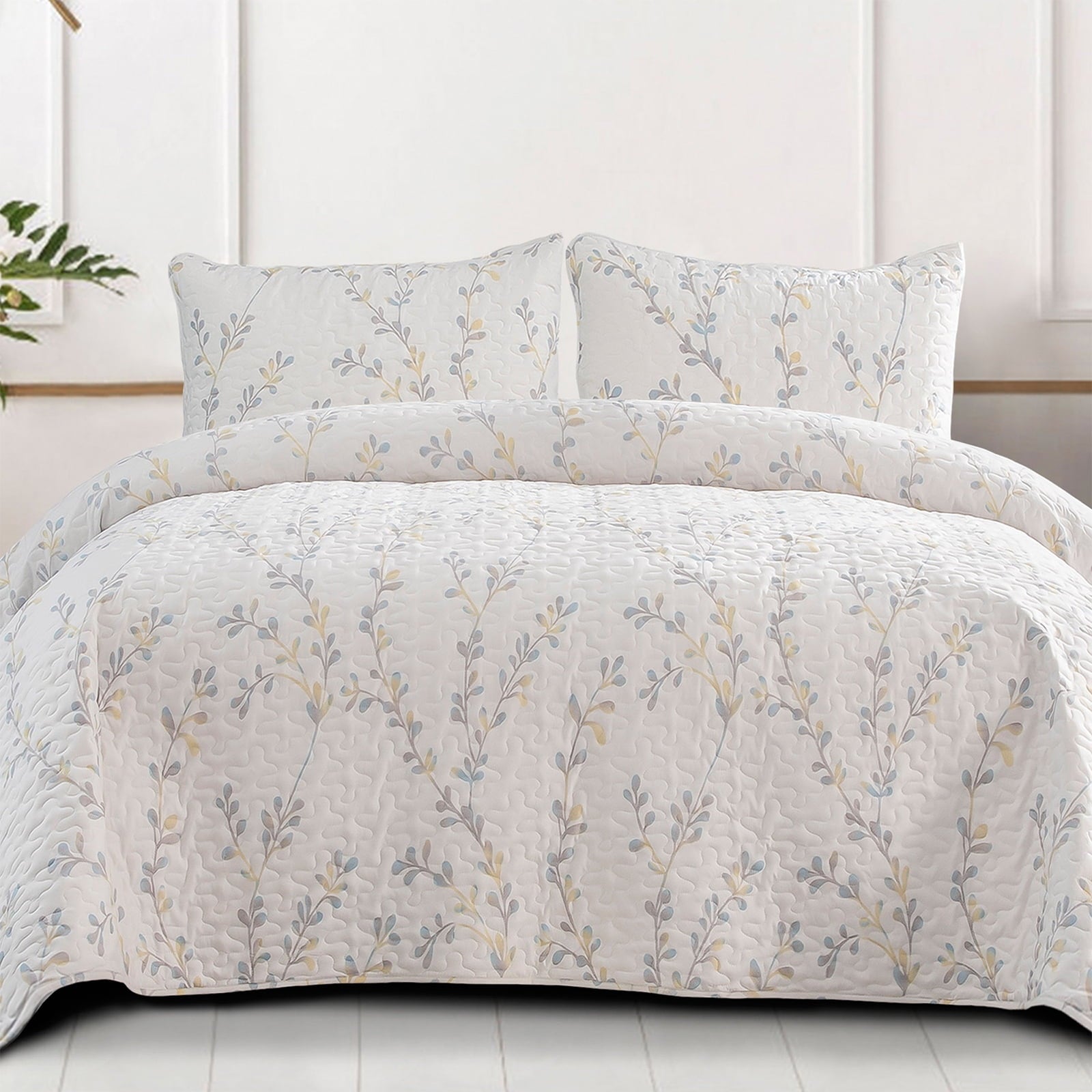 Exclusivo Mezcla Microfiber King Size Quilt Set, 3 Pieces Lightweight Bedspreads/ Coverlet/ Bedding Set with 2 Pillow Shams, Gradient Floral Pattern, (96"x 104", Navy)